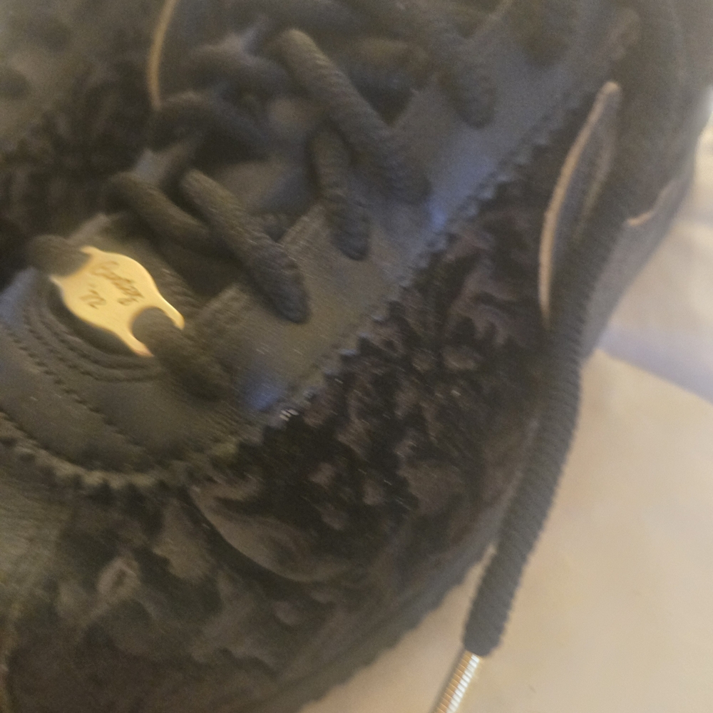 Nike Classic Cortez Black Velvet Embossed Royalty Print Women's Size 10 - Picture 2 of 8